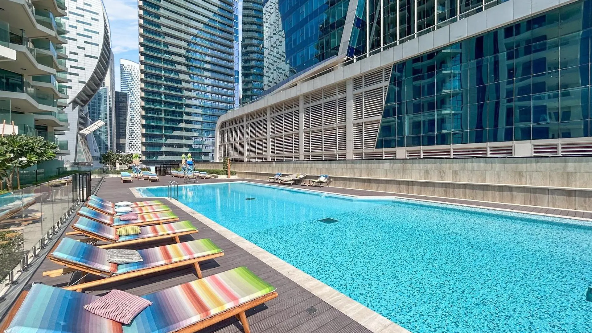 Lägenhet Excellent Home With Canal Views By Missoni Dubai